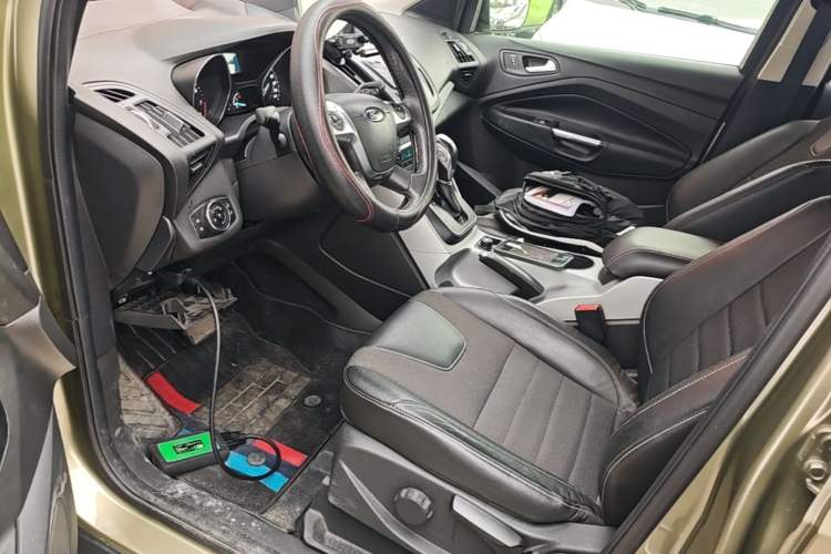 Used Ford Kuga 2013 1.6L GTDi Two-Wheel-Drive Trend Model Left Front Seat