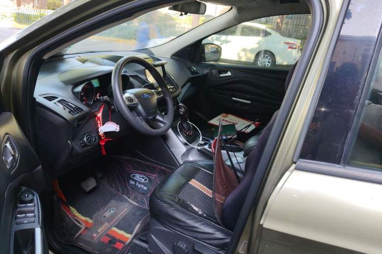 Used Ford Kuga 2013 1.6L GTDi Two-Wheel-Drive Comfort Model Left Front Seat