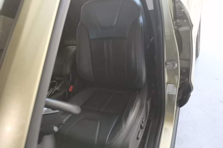 Used Ford Kuga 2013 2.0L GTDi Four-Wheel-Drive Sport Model Left Front Seat
