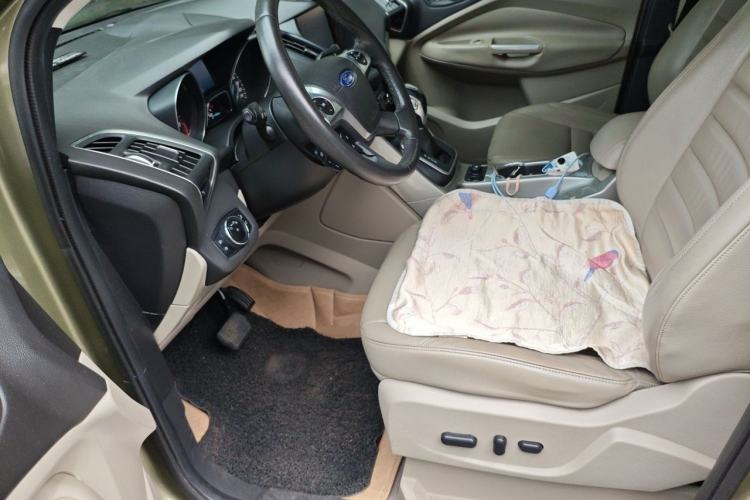 Used Ford Kuga 2013 2.0L GTDi Four-Wheel-Drive Sport Model Left Front Seat