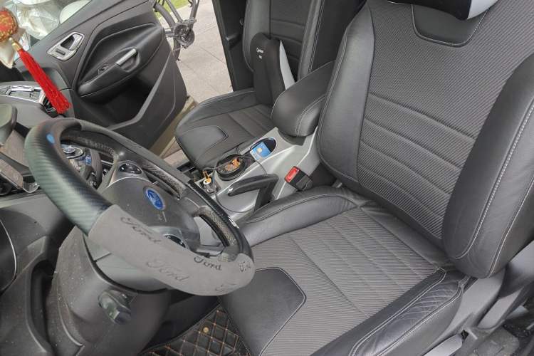 Used Ford Kuga 2013 1.6L GTDi Two-Wheel-Drive Trend Model Left Front Seat