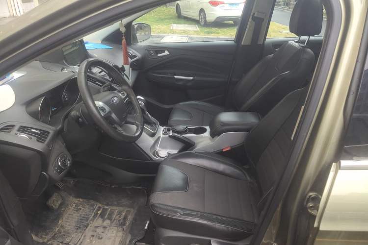 Used Ford Kuga 2013 1.6L GTDi Two-Wheel-Drive Trend Model Left Front Seat