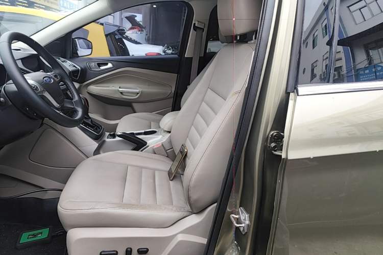 Used Ford Kuga 2013 2.0L GTDi Four-Wheel-Drive Elite Model Left Front Seat