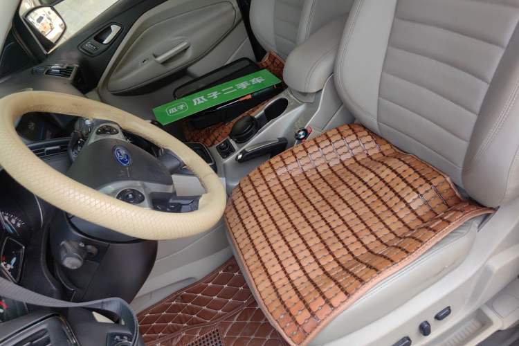 Used Ford Kuga 2013 2.0L GTDi Four-Wheel-Drive Elite Model Left Front Seat