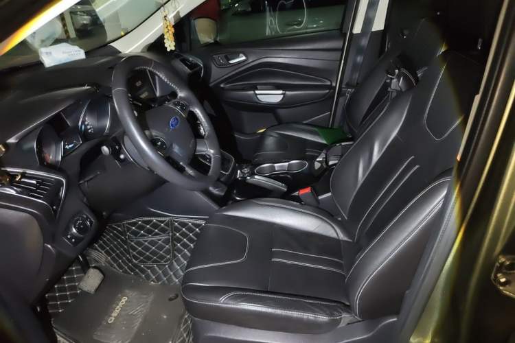 Used Ford Kuga 2013 2.0L GTDi Four-Wheel-Drive Sport Model Left Front Seat