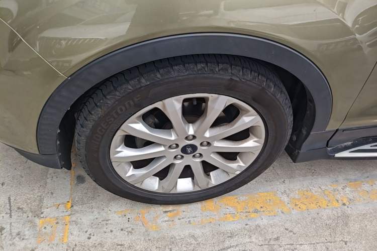 Used Ford Kuga 2013 1.6L GTDi Two-Wheel-Drive Trend Model Left Front Wheel Hub