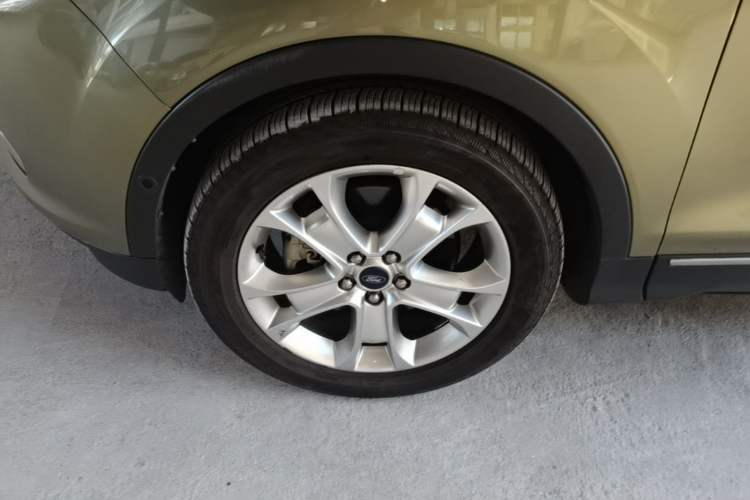 Used Ford Kuga 2013 2.0L GTDi Four-Wheel-Drive Sport Model Left Front Wheel Hub