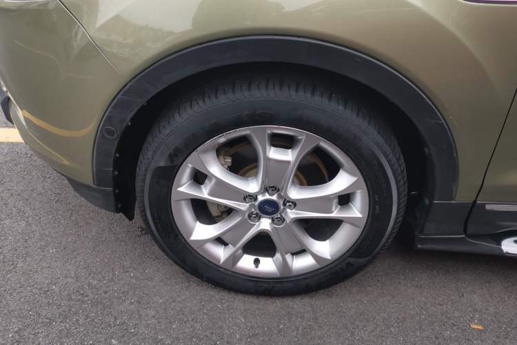 Used Ford Kuga 2013 2.0L GTDi Four-Wheel-Drive Sport Model Left Front Wheel Hub