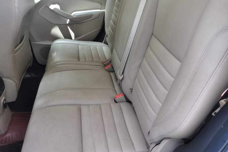 Used Ford Kuga 2013 2.0L GTDi Four-Wheel-Drive Sport Model Left Rear Seat