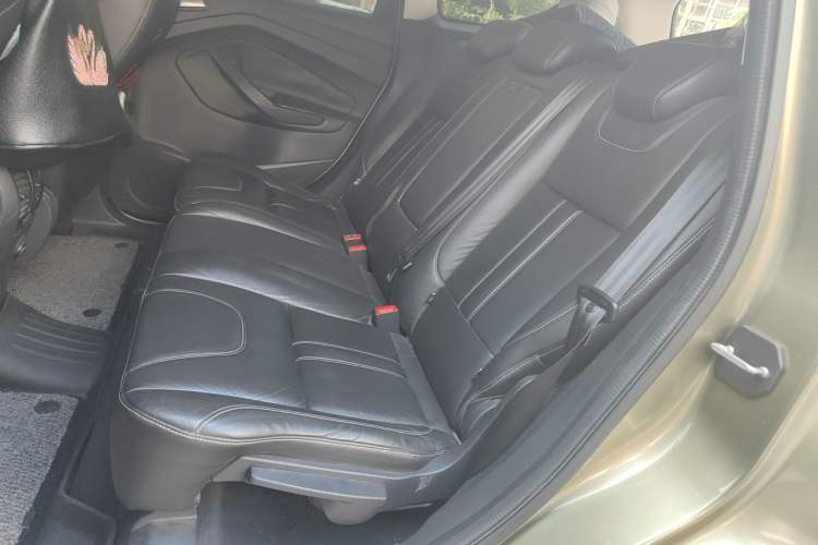 Used Ford Kuga 2013 2.0L GTDi Four-Wheel-Drive Sport Model Left Rear Seat