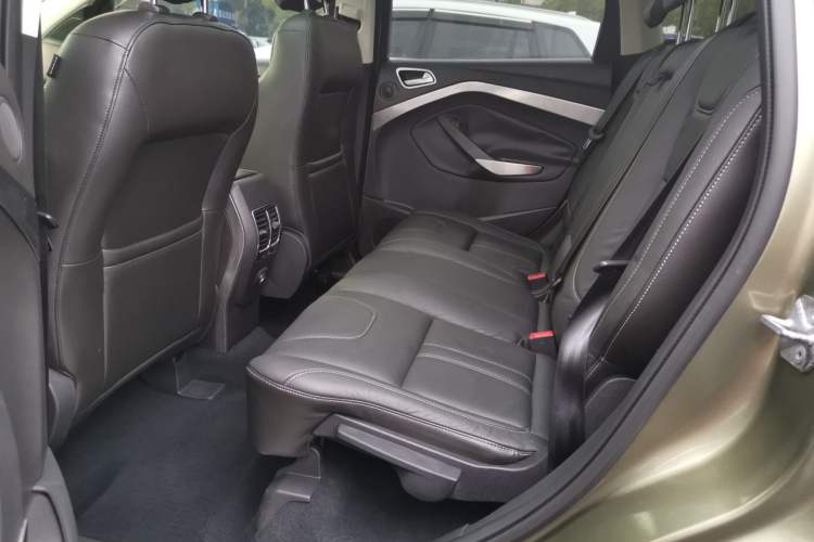 Used Ford Kuga 2013 2.0L GTDi Four-Wheel-Drive Sport Model Left Rear Seat