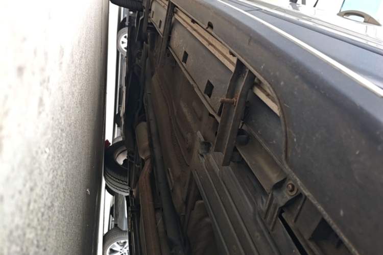 Used Ford Kuga 2013 1.6L GTDi Two-Wheel-Drive Trend Model Left Side Sill