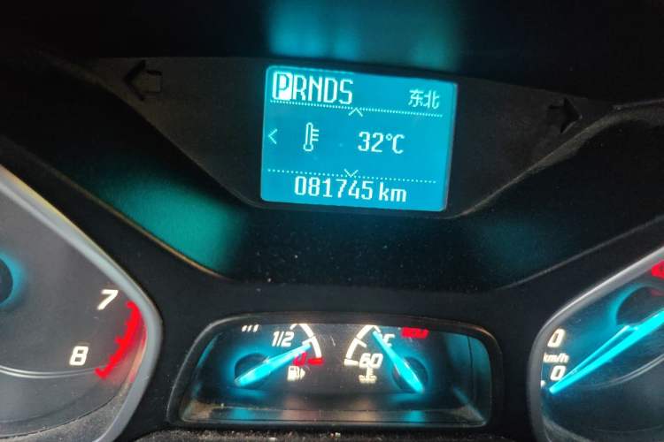 Used Ford Kuga 2013 1.6L GTDi Two-Wheel-Drive Trend Model Odometer Close Up