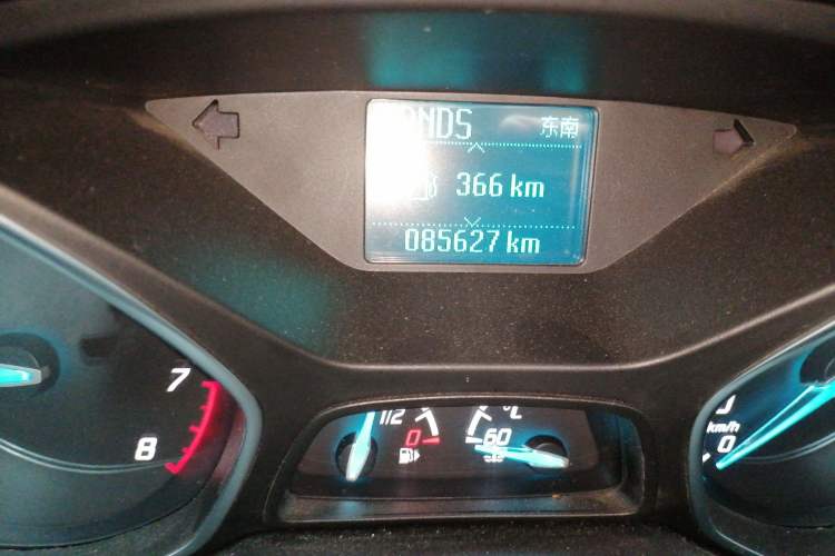 Used Ford Kuga 2013 1.6L GTDi Two-Wheel-Drive Trend Model Odometer Close Up