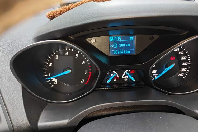 Used Ford Kuga 2013 1.6L GTDi Two-Wheel-Drive Trend Model Odometer Close Up