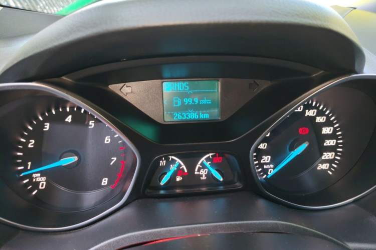 Used Ford Kuga 2013 1.6L GTDi Two-Wheel-Drive Comfort Model Odometer Close Up