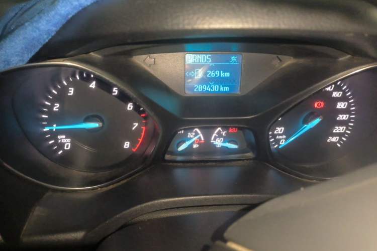 Used Ford Kuga 2013 1.6L GTDi Two-Wheel-Drive Trend Model Odometer Close Up