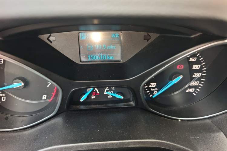 Used Ford Kuga 2013 1.6L GTDi Two-Wheel-Drive Trend Model Odometer Close Up