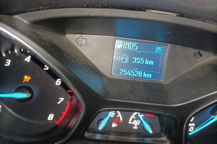 Used Ford Kuga 2013 1.6L GTDi Two-Wheel-Drive Trend Model Odometer Close Up