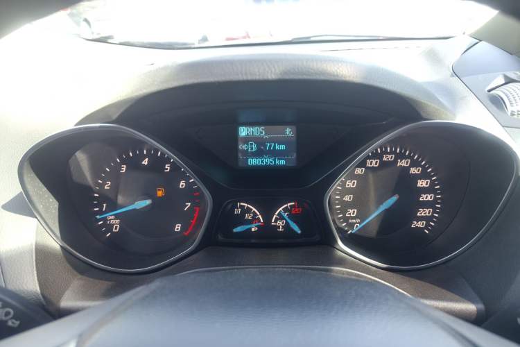 Used Ford Kuga 2013 1.6L GTDi Two-Wheel-Drive Trend Model Odometer Close Up