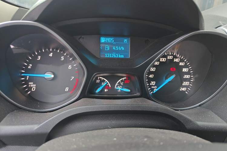 Used Ford Kuga 2013 1.6L GTDi Two-Wheel-Drive Trend Model Odometer Close Up
