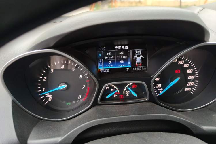 Used Ford Kuga 2013 2.0L GTDi Four-Wheel-Drive Elite Model Odometer Close Up