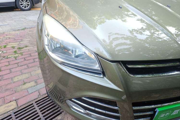 Used Ford Kuga 2013 1.6L GTDi Two-Wheel-Drive Trend Model Right Front Headlight