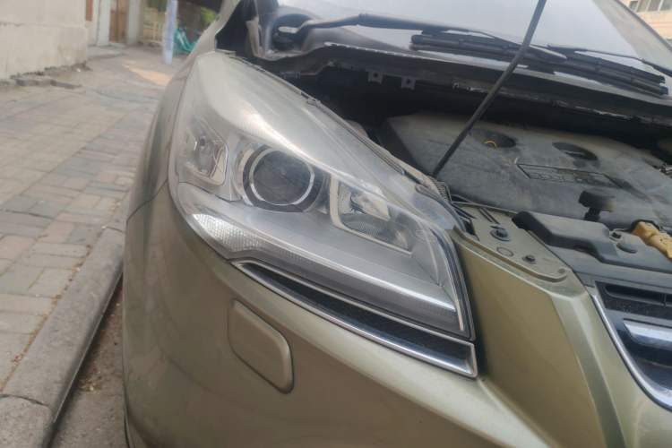 Used Ford Kuga 2013 2.0L GTDi Four-Wheel-Drive Sport Model Right Front Headlight