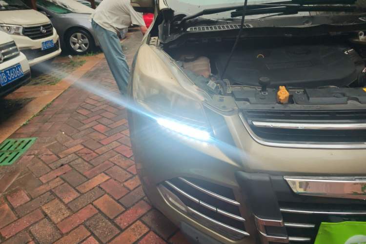 Used Ford Kuga 2013 2.0L GTDi Four-Wheel-Drive Elite Model Right Front Headlight
