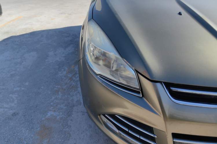 Used Ford Kuga 2013 1.6L GTDi Two-Wheel-Drive Trend Model Right Front Headlight