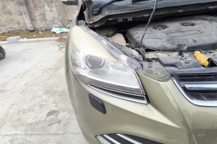 Used Ford Kuga 2013 2.0L GTDi Four-Wheel Drive Premium Model Right Front Headlight
