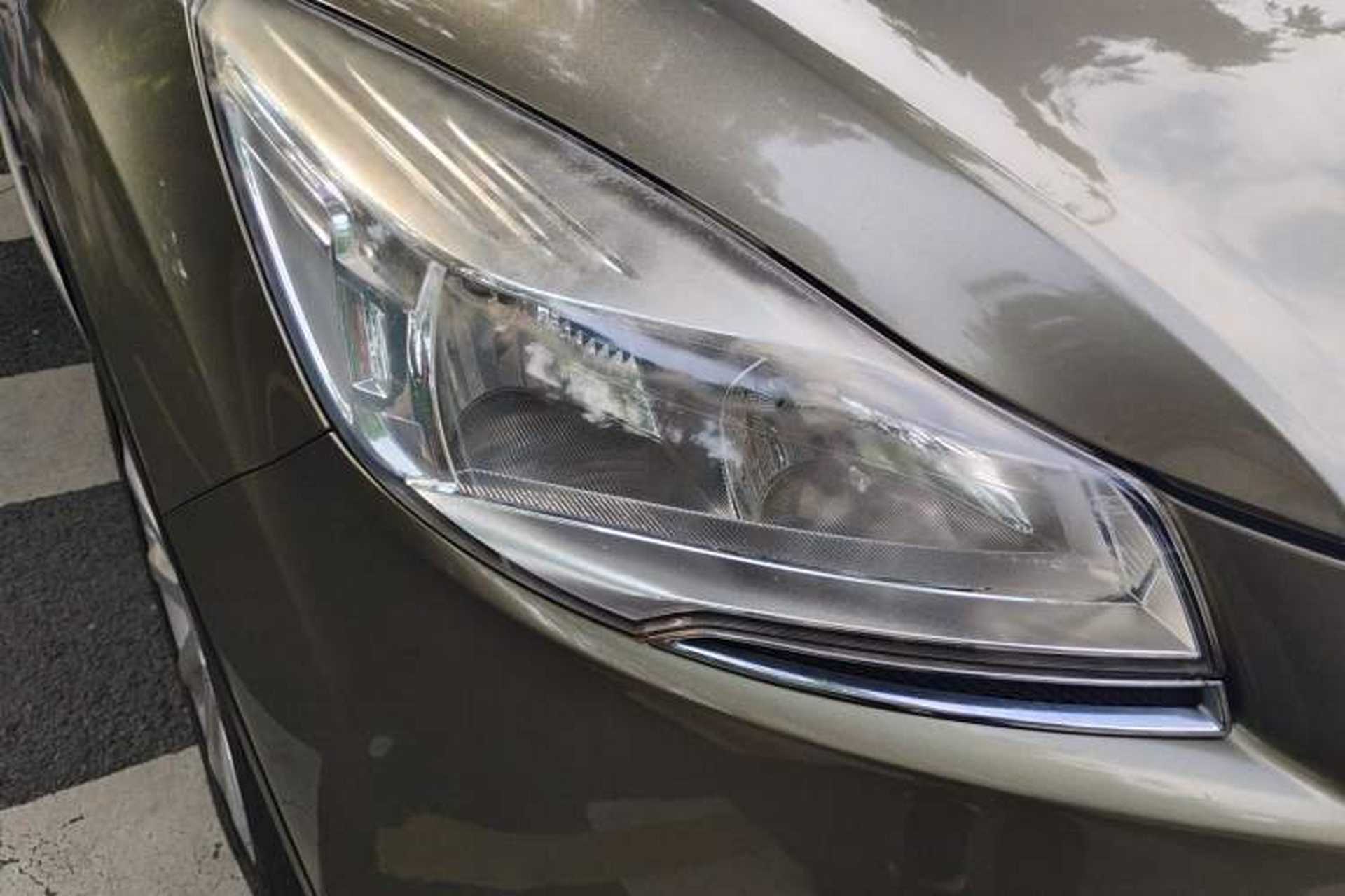 Used Ford Kuga 2013 2.0L GTDi Four-Wheel-Drive Elite Model Right Front Headlight