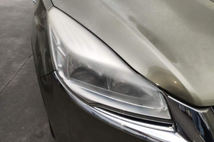 Used Ford Kuga 2013 1.6L GTDi Two-Wheel-Drive Trend Model Right Front Headlight