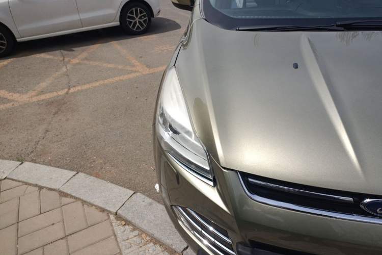 Used Ford Kuga 2013 2.0L GTDi Four-Wheel Drive Premium Model Right Front Headlight
