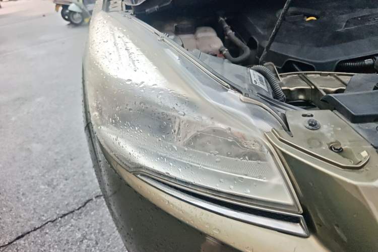 Used Ford Kuga 2013 1.6L GTDi Two-Wheel-Drive Trend Model Right Front Headlight