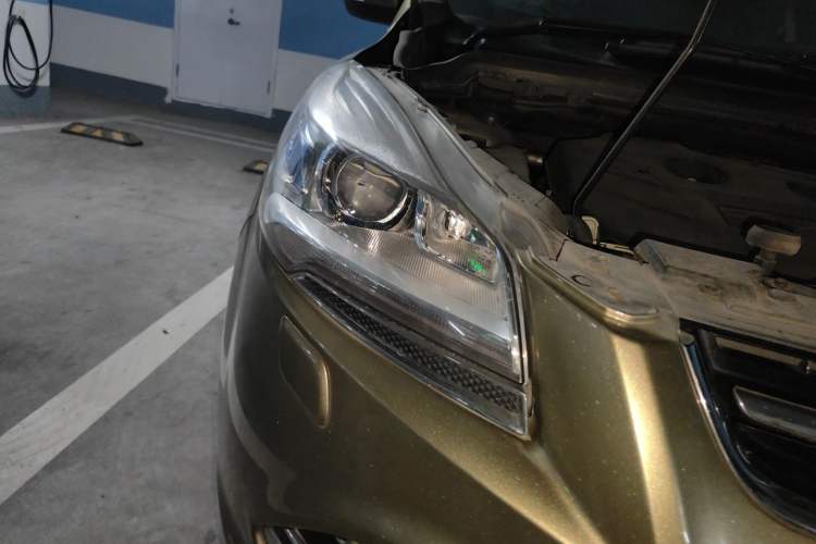 Used Ford Kuga 2013 2.0L GTDi Four-Wheel-Drive Sport Model Right Front Headlight
