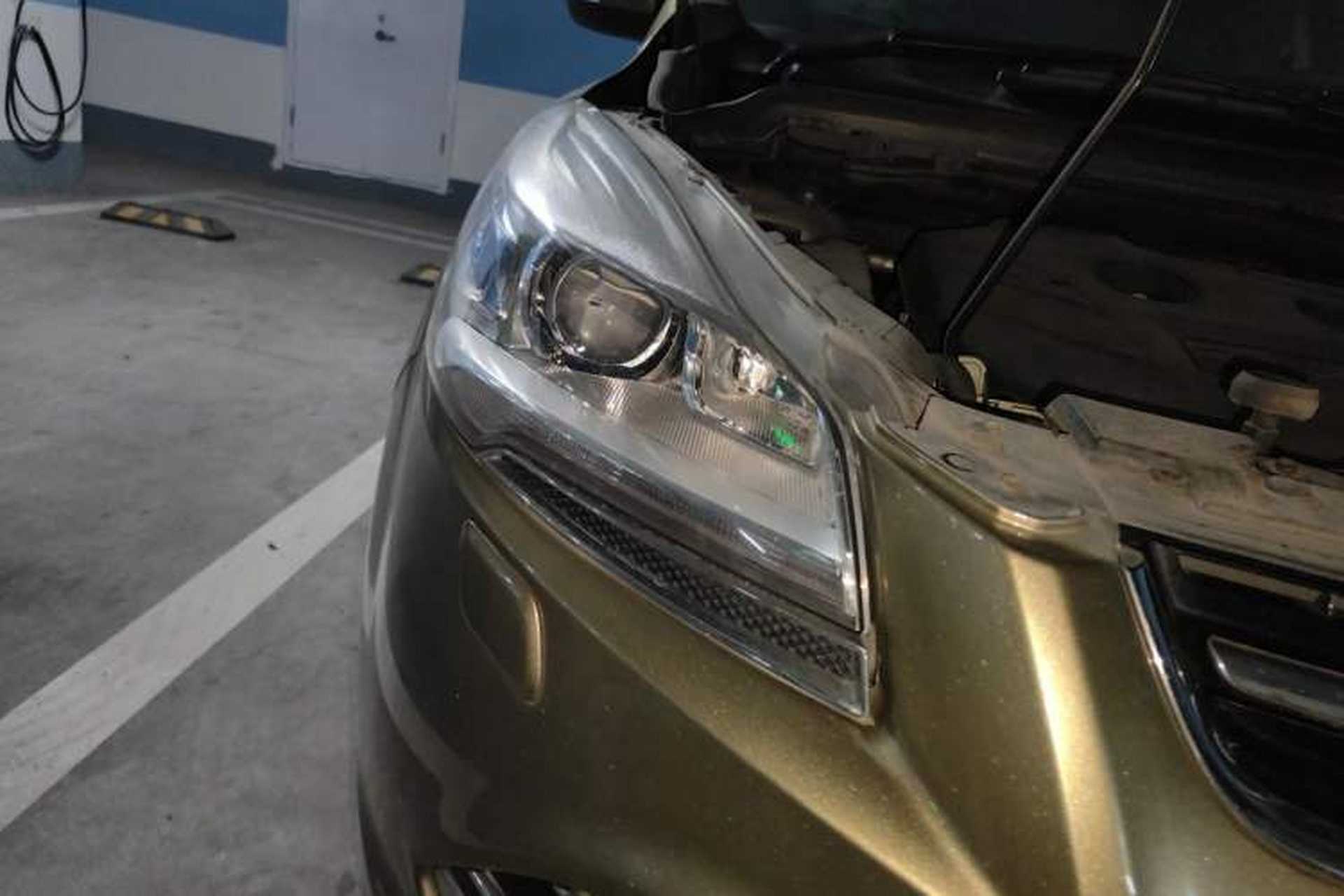 Used Ford Kuga 2013 2.0L GTDi Four-Wheel-Drive Sport Model Right Front Headlight