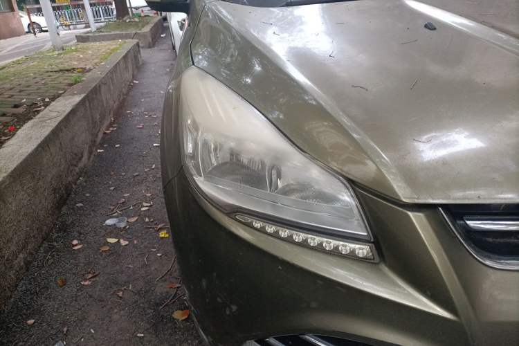 Used Ford Kuga 2013 1.6L GTDi Two-Wheel-Drive Trend Model Right Front Headlight