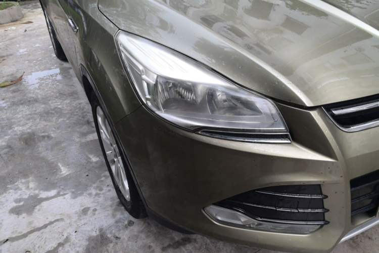Used Ford Kuga 2013 1.6L GTDi Two-Wheel-Drive Comfort Model Right Front Headlight