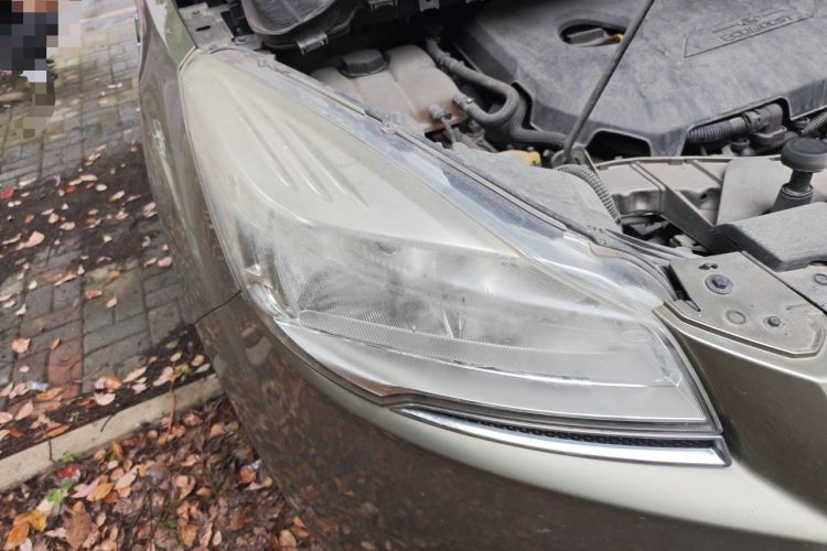 Used Ford Kuga 2013 1.6L GTDi Two-Wheel-Drive Trend Model Right Front Headlight