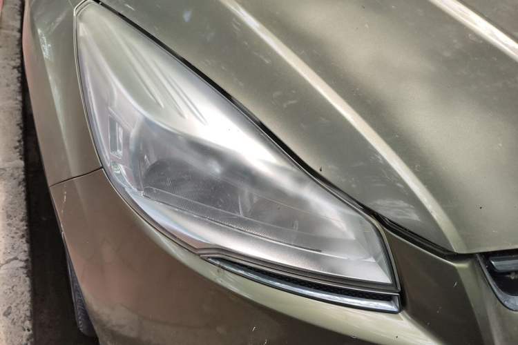 Used Ford Kuga 2013 1.6L GTDi Two-Wheel-Drive Trend Model Right Front Headlight