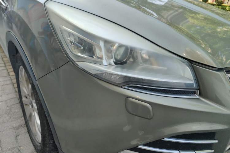 Used Ford Kuga 2013 2.0L GTDi Four-Wheel-Drive Sport Model Right Front Headlight