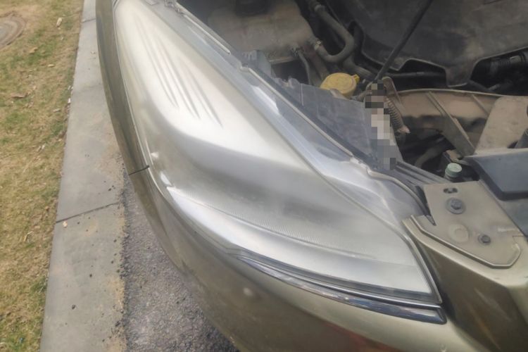 Used Ford Kuga 2013 1.6L GTDi Two-Wheel-Drive Trend Model Right Front Headlight