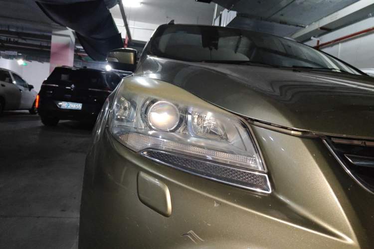 Used Ford Kuga 2013 2.0L GTDi Four-Wheel-Drive Sport Model Right Front Headlight