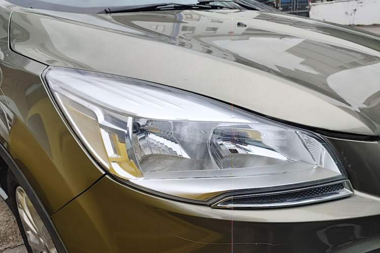 Used Ford Kuga 2013 2.0L GTDi Four-Wheel-Drive Elite Model Right Front Headlight
