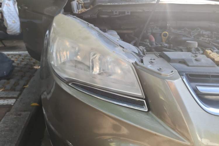 Used Ford Kuga 2013 1.6L GTDi Two-Wheel-Drive Comfort Model Right Front Headlight