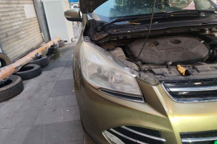 Used Ford Kuga 2013 2.0L GTDi Four-Wheel-Drive Elite Model Right Front Headlight