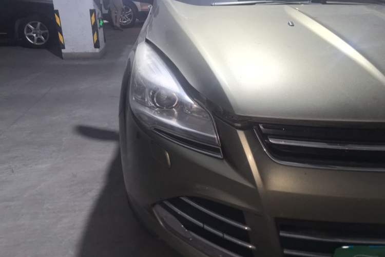Used Ford Kuga 2013 2.0L GTDi Four-Wheel-Drive Sport Model Right Front Headlight