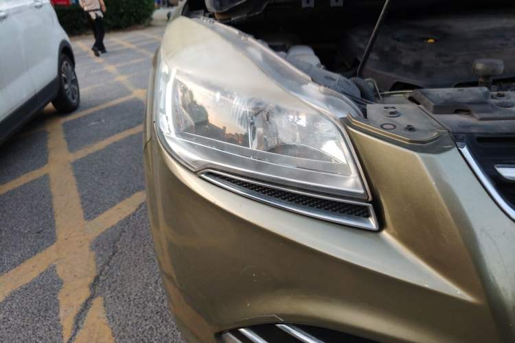 Used Ford Kuga 2013 1.6L GTDi 4x4 Elite Model Right Front Headlight