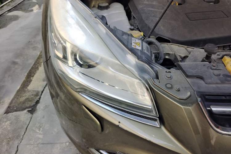 Used Ford Kuga 2013 2.0L GTDi Four-Wheel Drive Premium Model Right Front Headlight